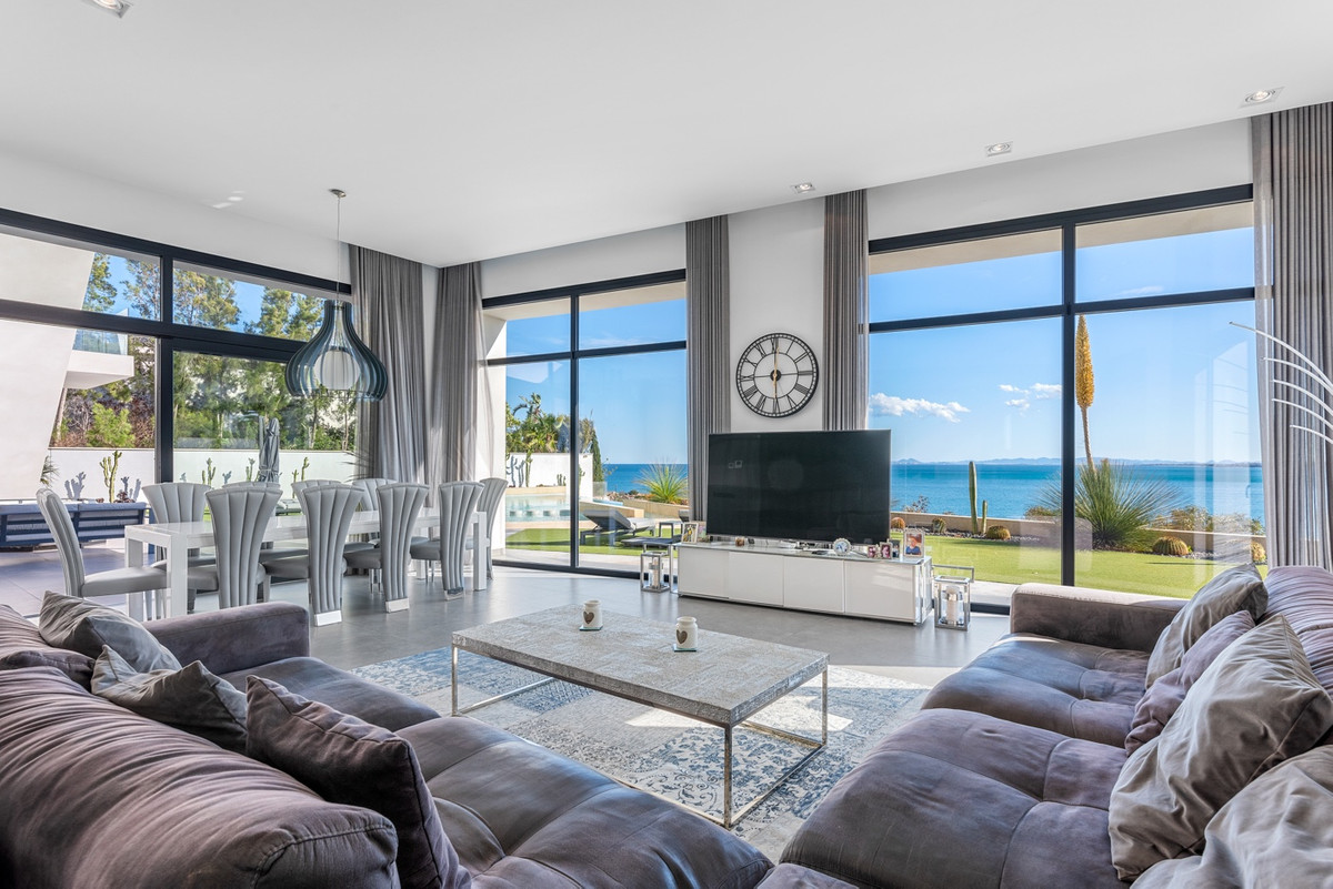 6 Bed Townhouse for sale in Cabo Roig Costa Blanca, Alicante, Spain