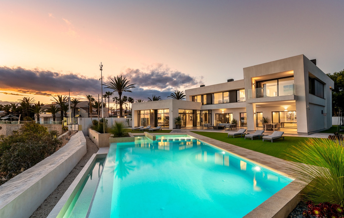 6 Bed Townhouse for sale in Cabo Roig Costa Blanca, Alicante, Spain