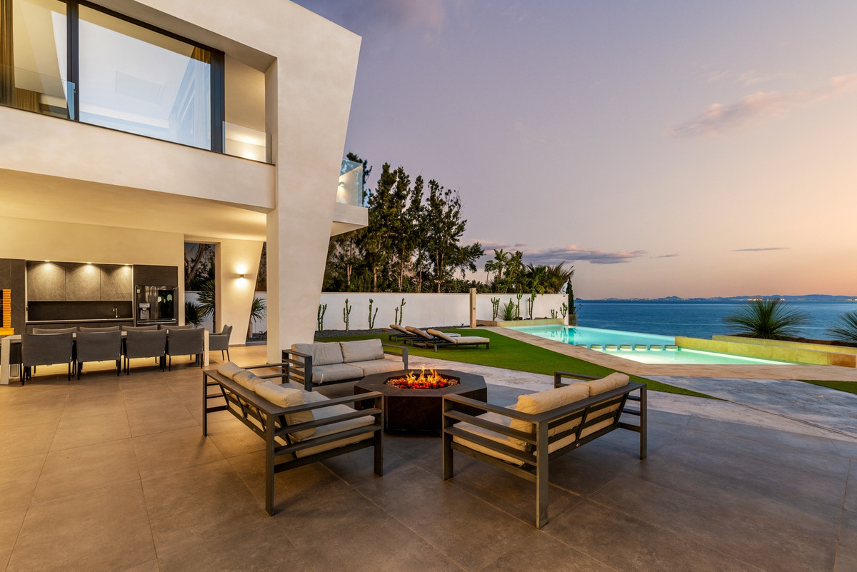 6 Bed Townhouse for sale in Cabo Roig Costa Blanca, Alicante, Spain