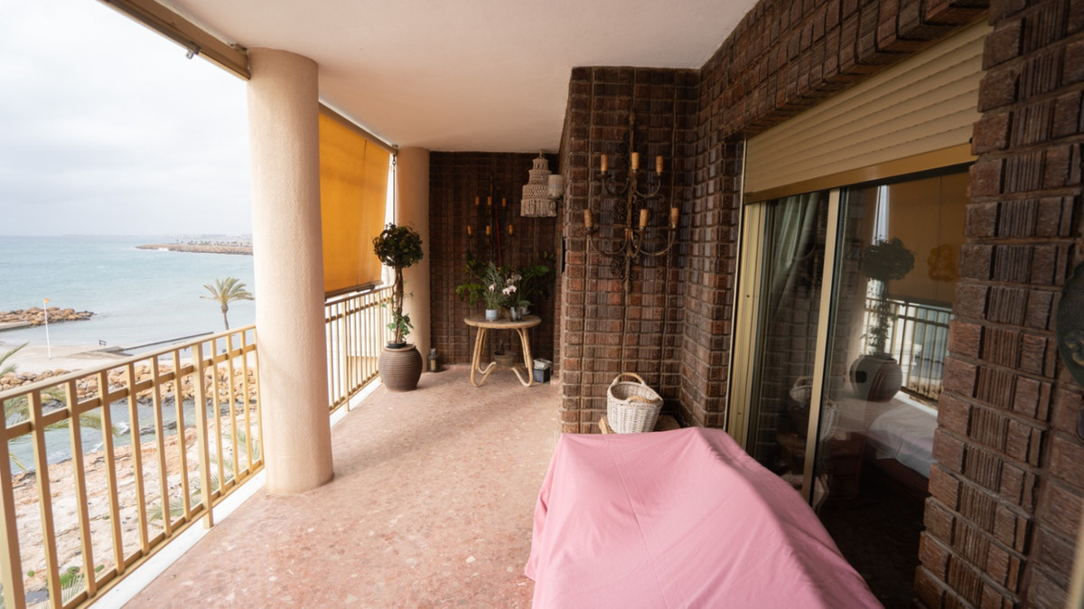 Se vende Apartamento Planta Media de 3 dormitorios en Costa Blanca, Alicante, España