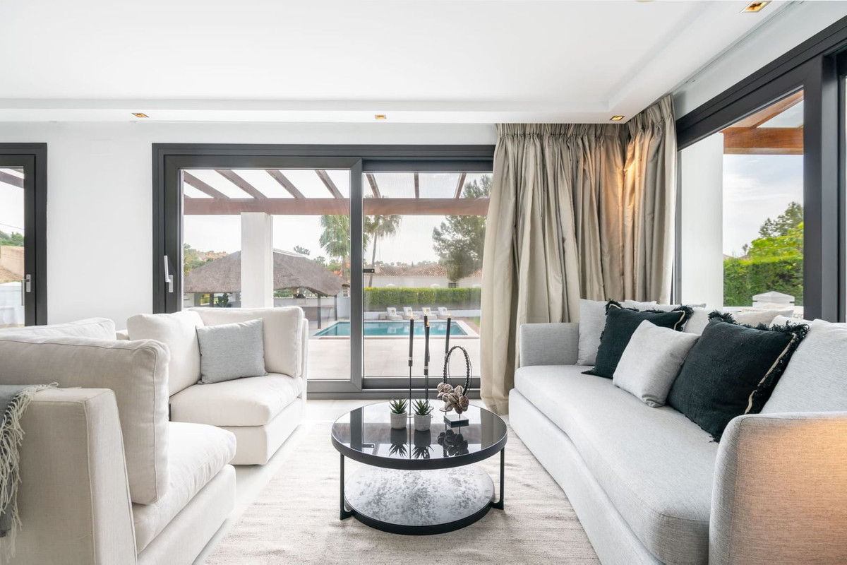 5 Bed Townhouse for sale in Nueva Andalucía Costa Del Sol, Málaga, Spain