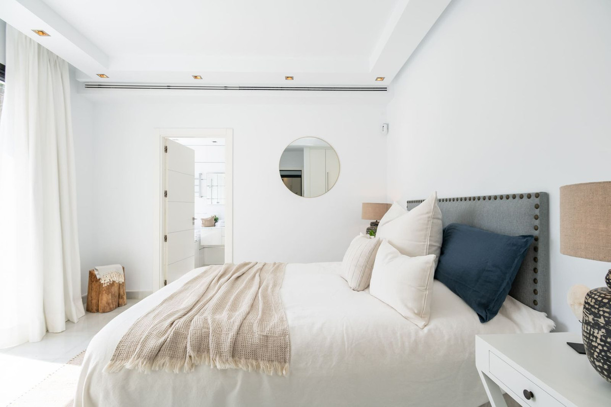 5 Bed Townhouse for sale in Nueva Andalucía Costa Del Sol, Málaga, Spain