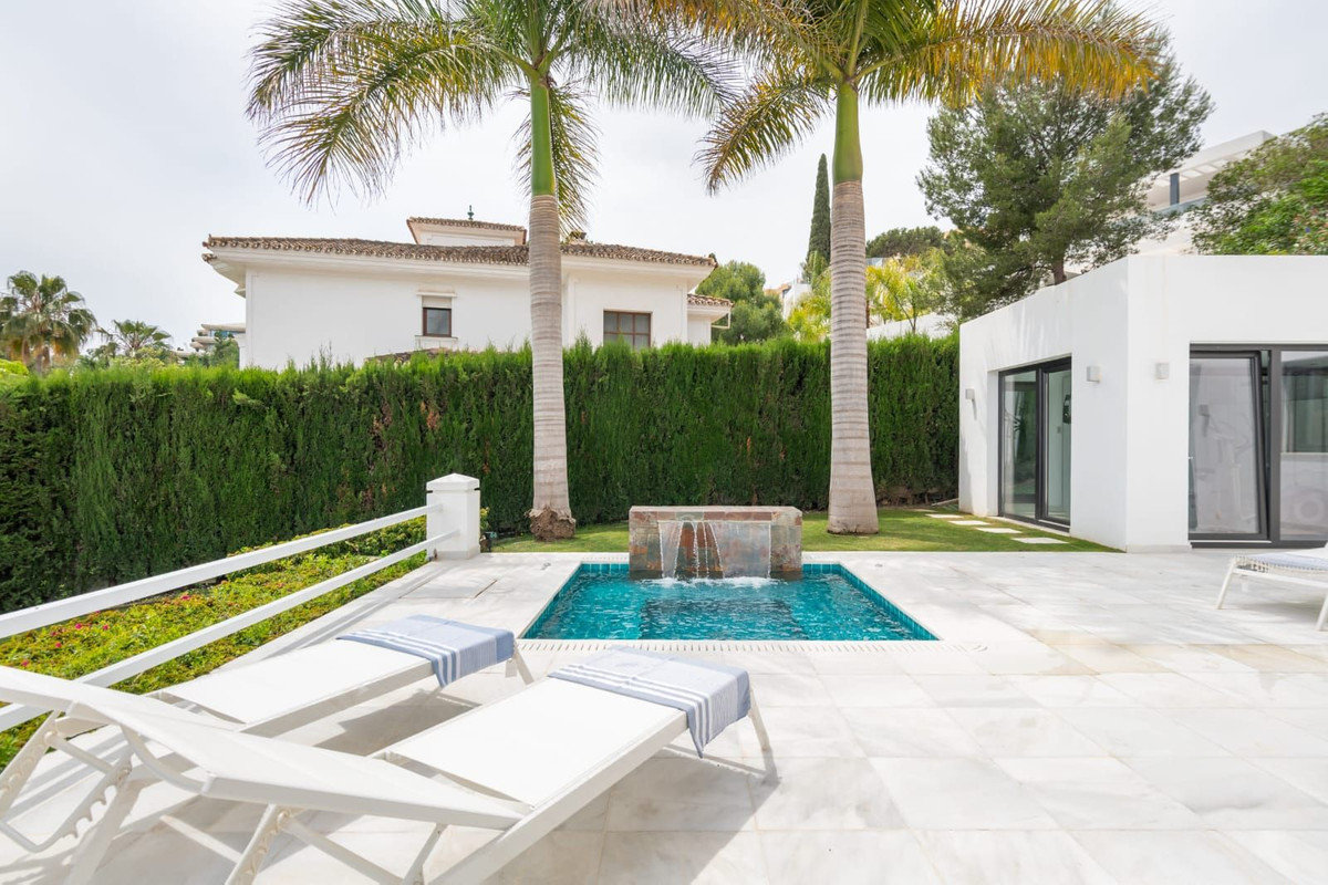 5 Bed Townhouse for sale in Nueva Andalucía Costa Del Sol, Málaga, Spain