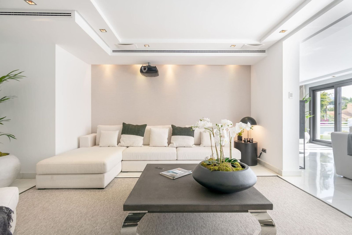 5 Bed Townhouse for sale in Nueva Andalucía Costa Del Sol, Málaga, Spain