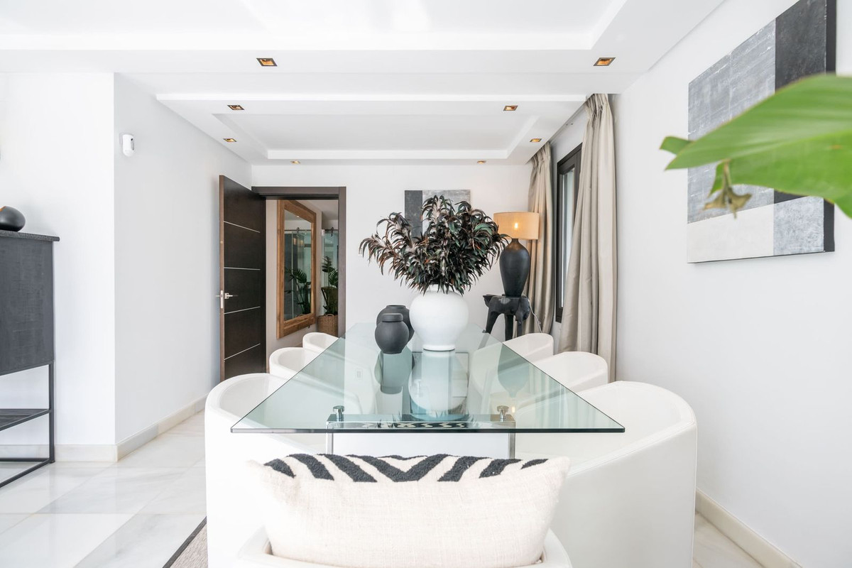 5 Bed Townhouse for sale in Nueva Andalucía Costa Del Sol, Málaga, Spain