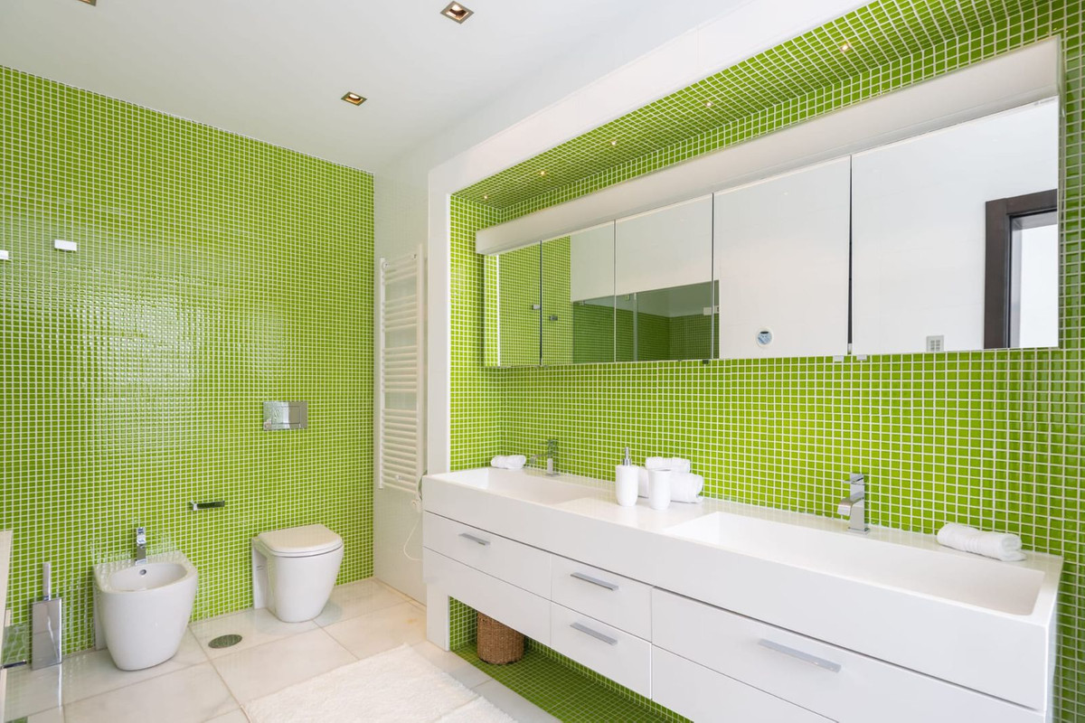 5 Bed Townhouse for sale in Nueva Andalucía Costa Del Sol, Málaga, Spain
