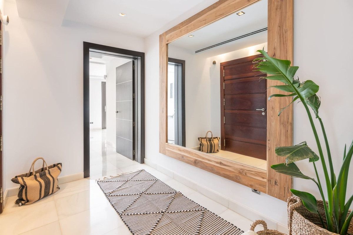 5 Bed Townhouse for sale in Nueva Andalucía Costa Del Sol, Málaga, Spain