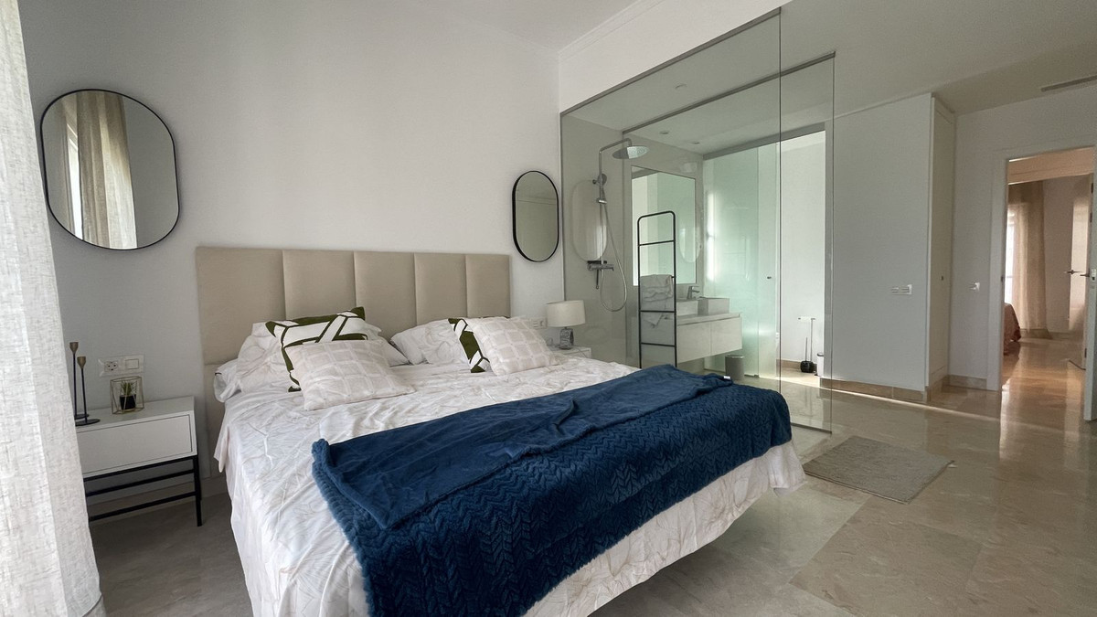 3 Bed Apartment for sale in El Paraiso Costa Del Sol, Málaga, Spain