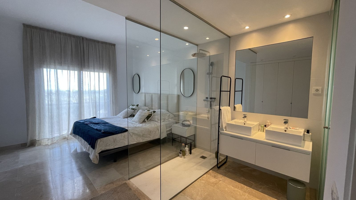 3 Bed Apartment for sale in El Paraiso Costa Del Sol, Málaga, Spain