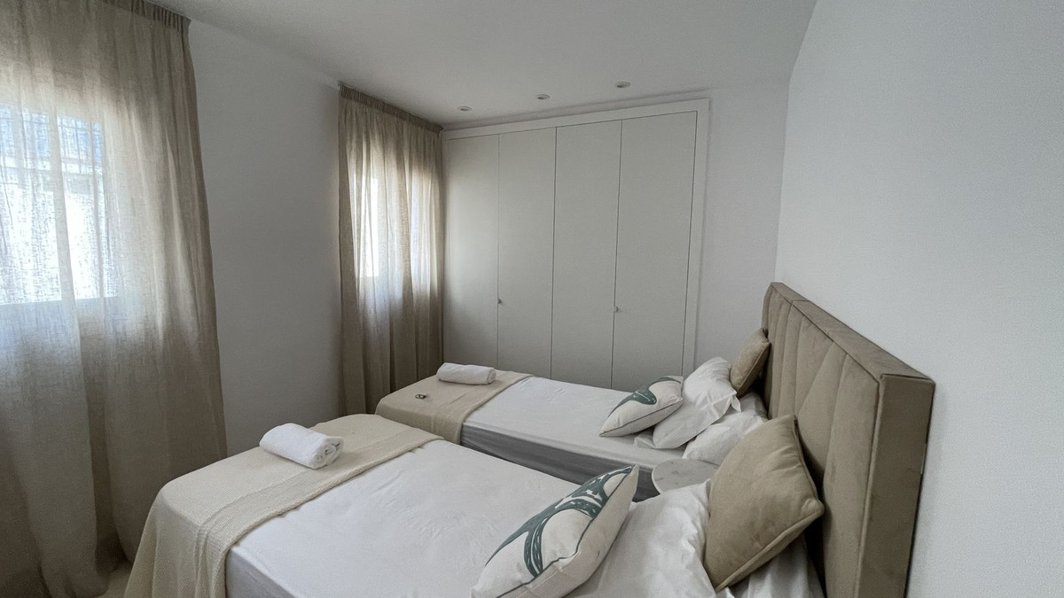 3 Bed Apartment for sale in El Paraiso Costa Del Sol, Málaga, Spain
