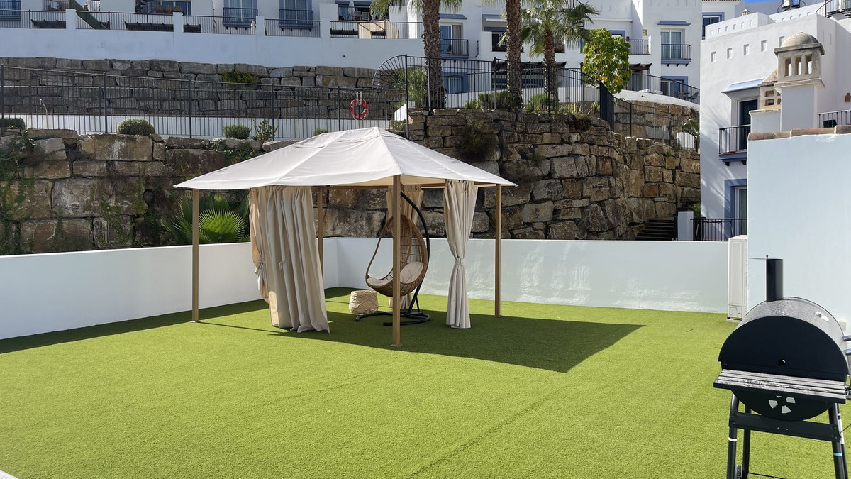 3 Bed Apartment for sale in El Paraiso Costa Del Sol, Málaga, Spain