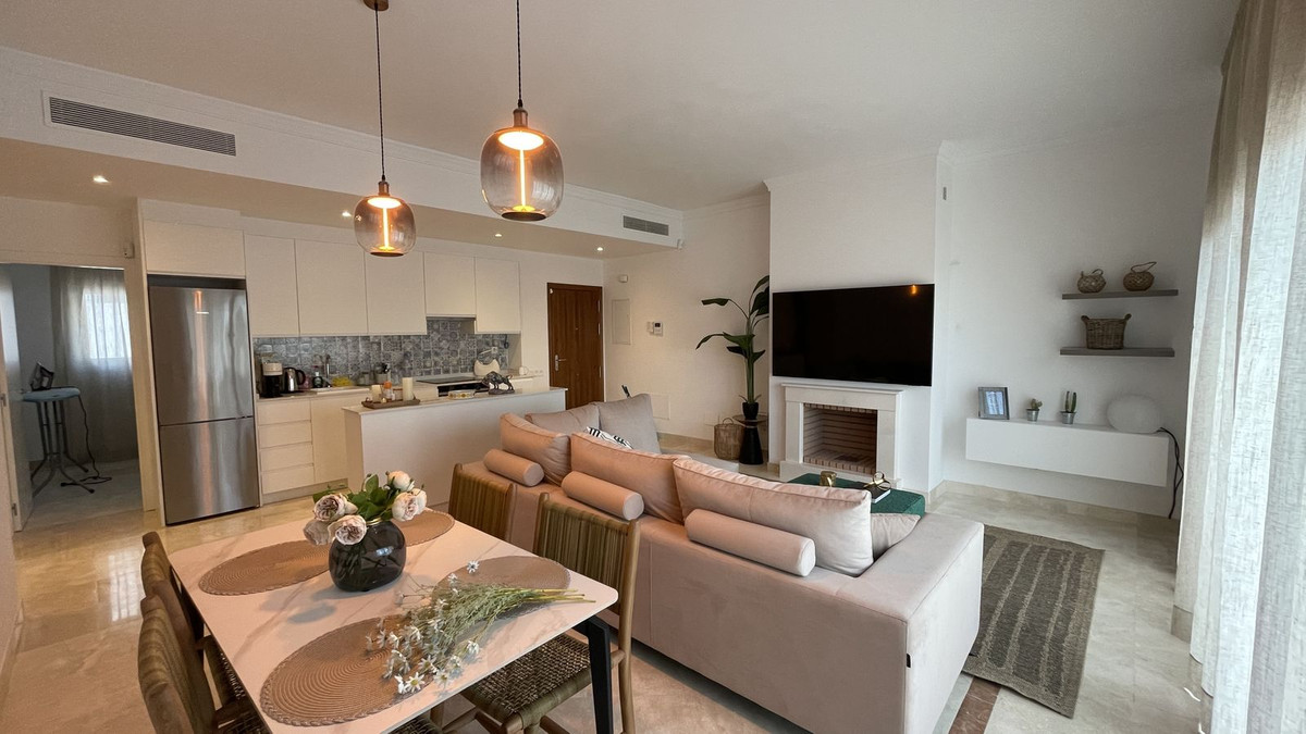 3 Bed Apartment for sale in El Paraiso Costa Del Sol, Málaga, Spain