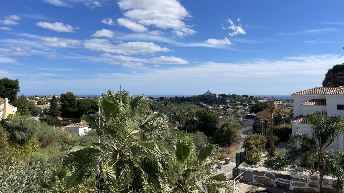 3 Bed Apartment for sale in El Paraiso Costa Del Sol, Málaga, Spain