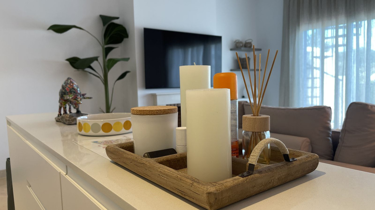 3 Bed Apartment for sale in El Paraiso Costa Del Sol, Málaga, Spain