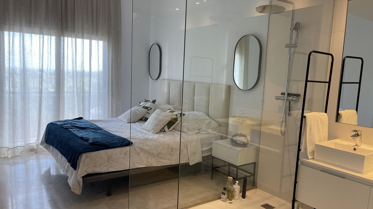 3 Bed Apartment for sale in El Paraiso Costa Del Sol, Málaga, Spain