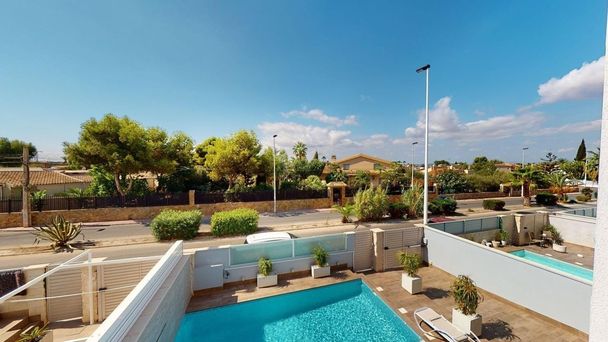 4 Bed Townhouse for sale in Torrevieja Costa Blanca, Alicante, Spain