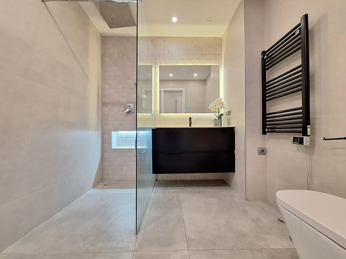 Se vende Apartamento Planta Media de 2 dormitorios en Costa Del Sol, Málaga, España