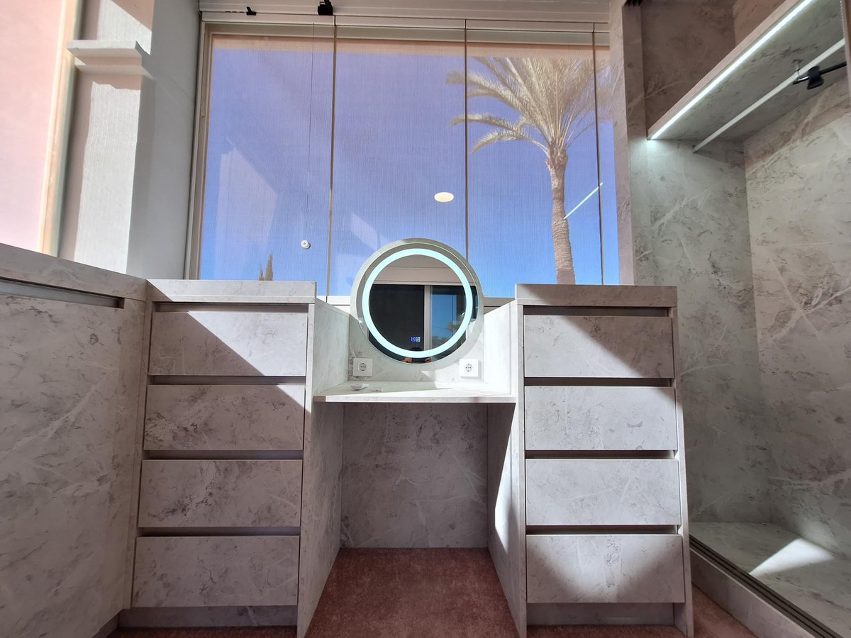 Se vende Apartamento Planta Media de 2 dormitorios en Costa Del Sol, Málaga, España