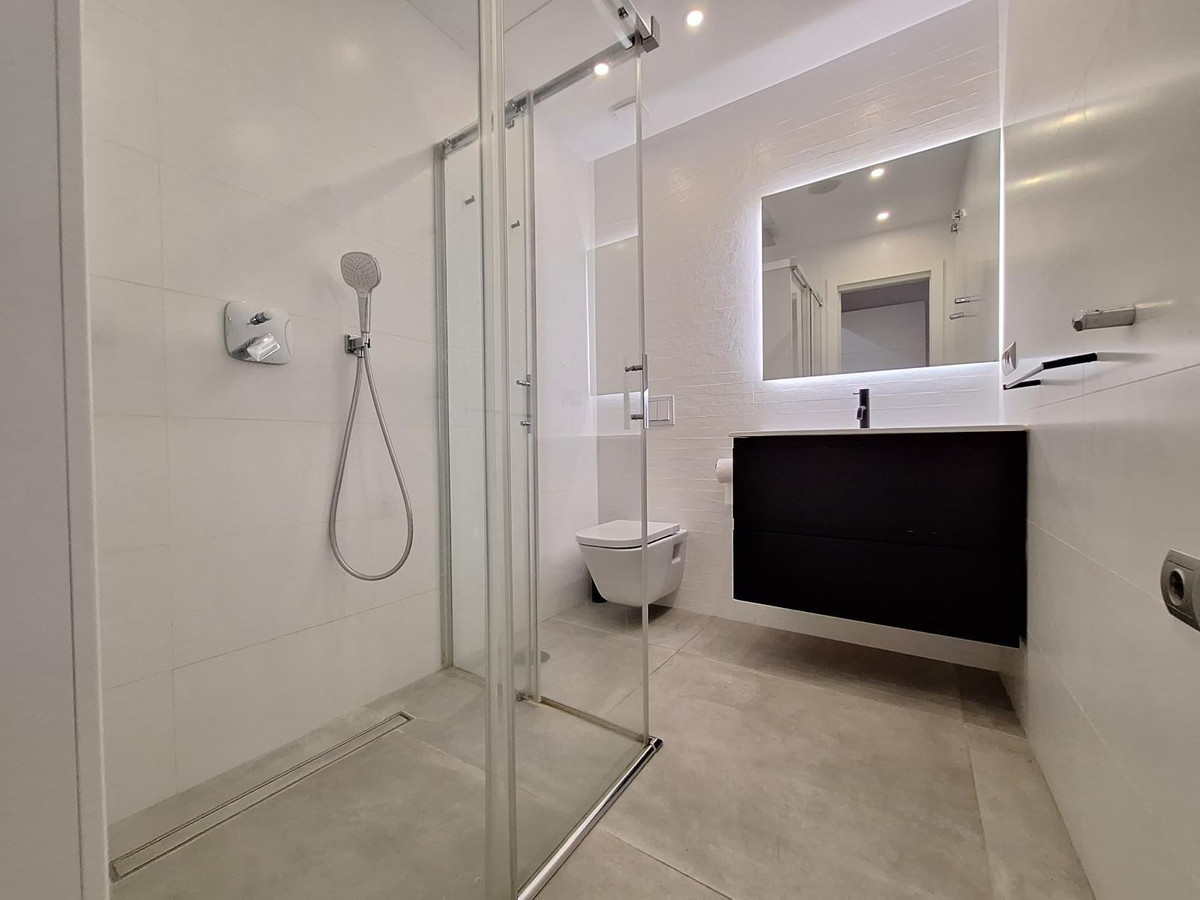 Se vende Apartamento Planta Media de 2 dormitorios en Costa Del Sol, Málaga, España