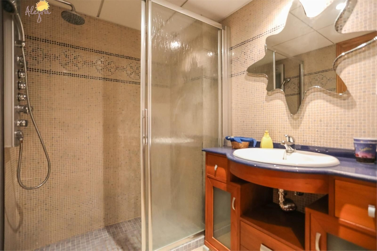 Se vende Apartamento Planta Media de 4 dormitorios en Costa Blanca, Alicante, España