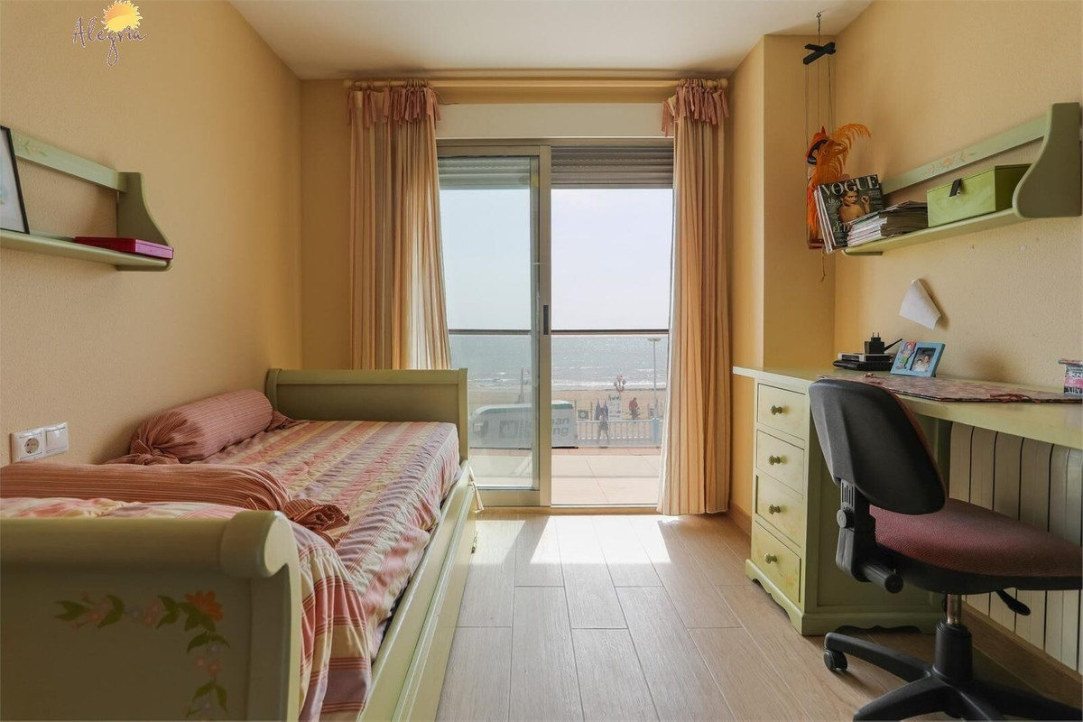 Se vende Apartamento Planta Media de 4 dormitorios en Costa Blanca, Alicante, España