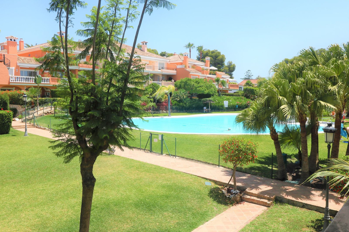 Se vende Apartamento en Planta Última de 2 dormitorios en Costa Del Sol, Málaga, España