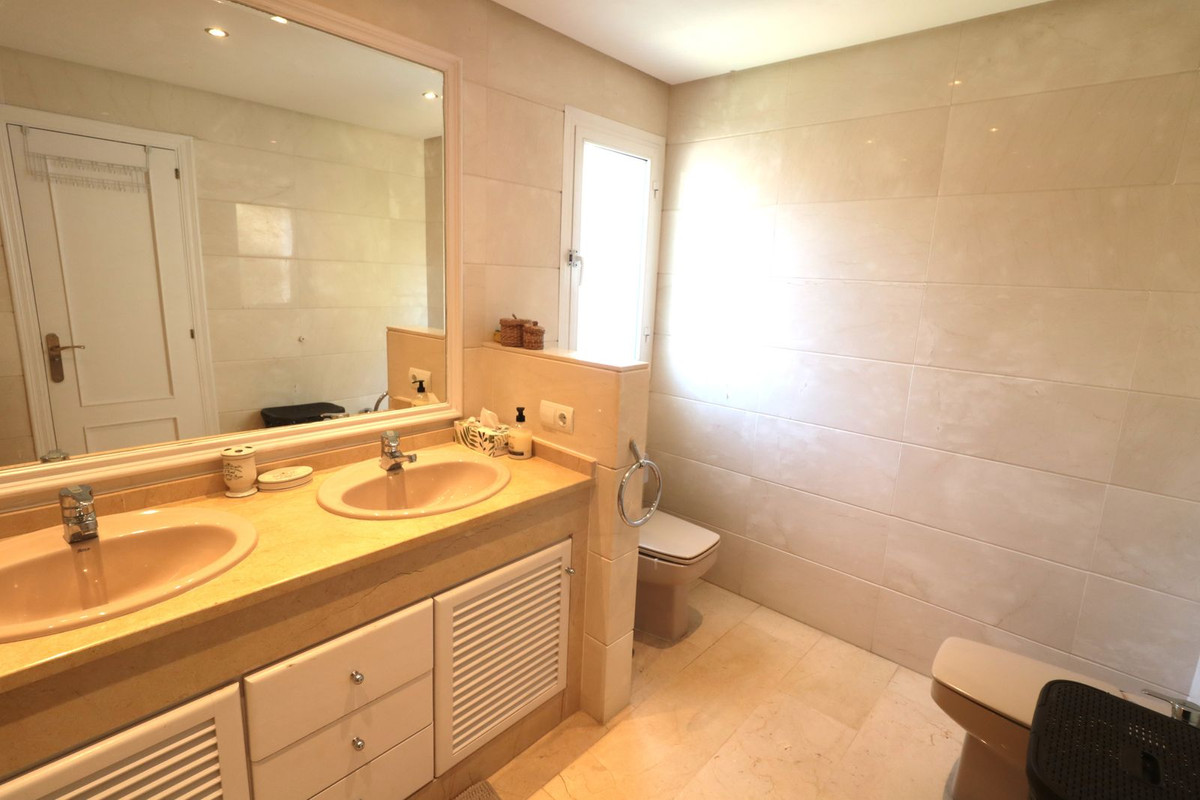 Se vende Apartamento en Planta Última de 2 dormitorios en Costa Del Sol, Málaga, España