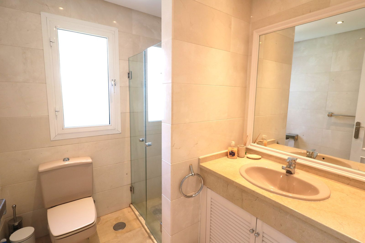 Se vende Apartamento en Planta Última de 2 dormitorios en Costa Del Sol, Málaga, España