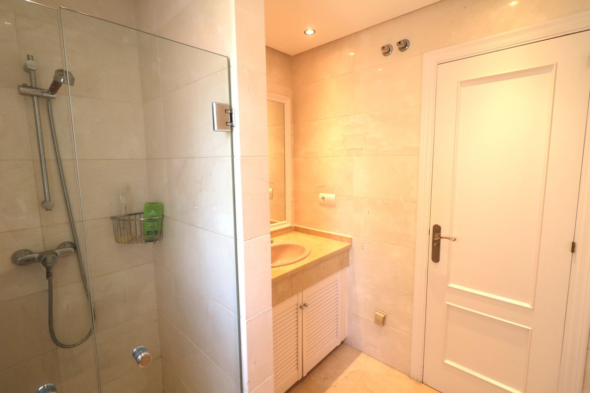 Se vende Apartamento en Planta Última de 2 dormitorios en Costa Del Sol, Málaga, España