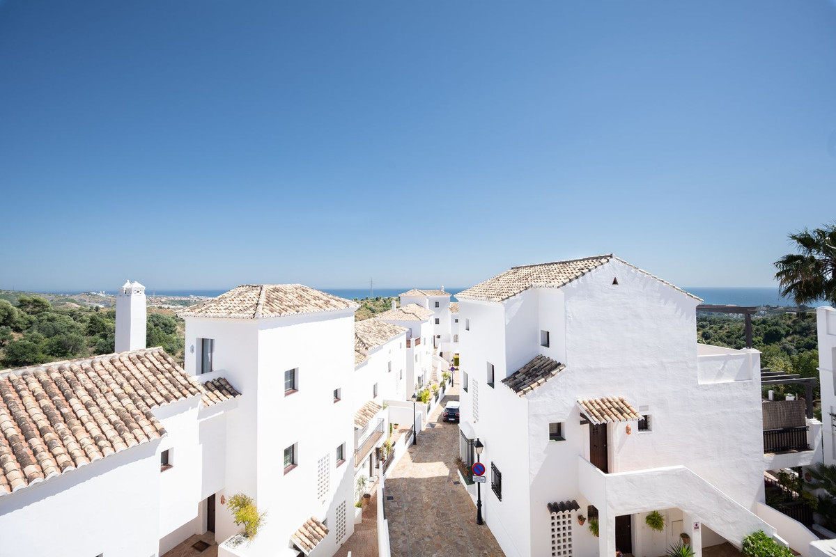 3 Bed Apartment for sale in Altos De Los Monteros Costa Del Sol, Málaga, Spain