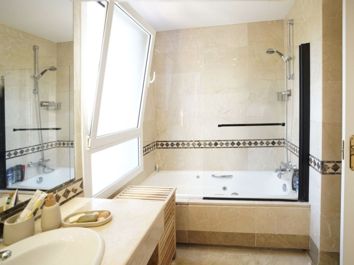 2 Bed Townhouse for sale in Aloha Costa Del Sol, Málaga, Spain