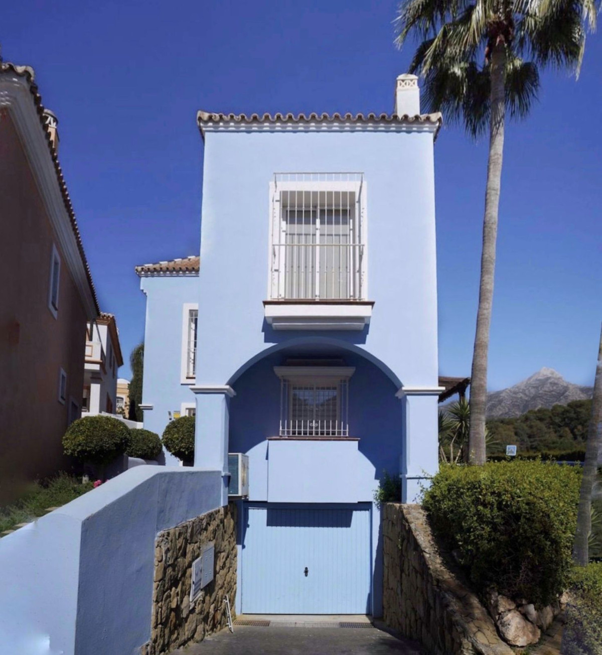 2 Bed Townhouse for sale in Aloha Costa Del Sol, Málaga, Spain