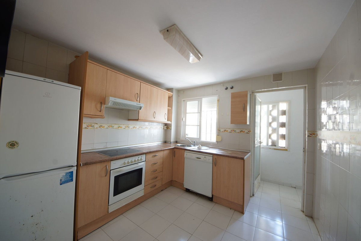 2 Bed Apartment for sale in Estepona Costa Del Sol, Málaga, Spain