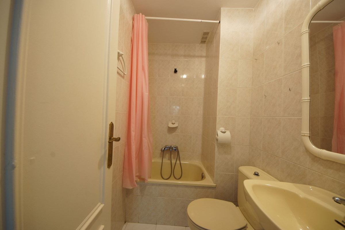 2 Bed Apartment for sale in Estepona Costa Del Sol, Málaga, Spain
