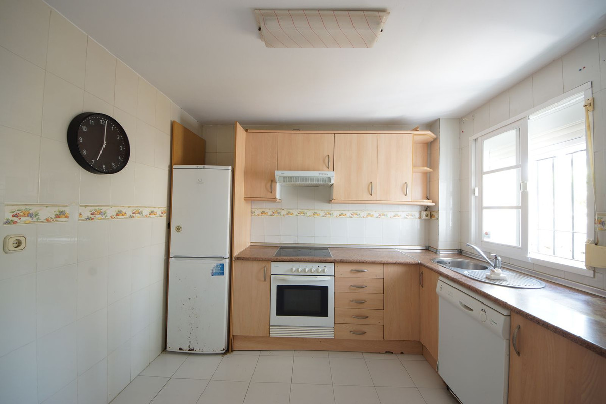 2 Bed Apartment for sale in Estepona Costa Del Sol, Málaga, Spain