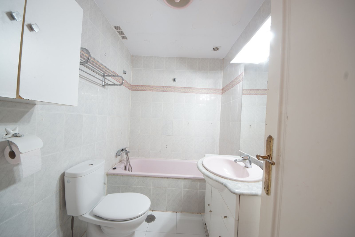2 Bed Apartment for sale in Estepona Costa Del Sol, Málaga, Spain
