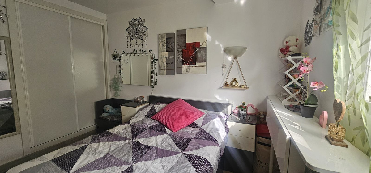 4 Bed Apartment for sale in Fuengirola Costa Del Sol, Málaga, Spain