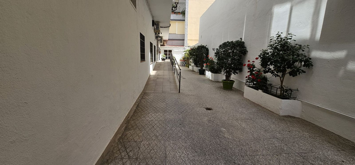 4 Bed Apartment for sale in Fuengirola Costa Del Sol, Málaga, Spain
