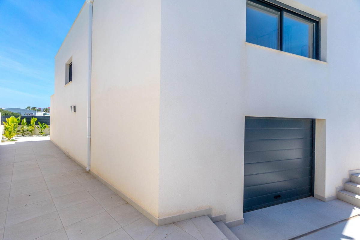 5 Bed Townhouse for sale in La Veleta Costa Blanca, Alicante, Spain