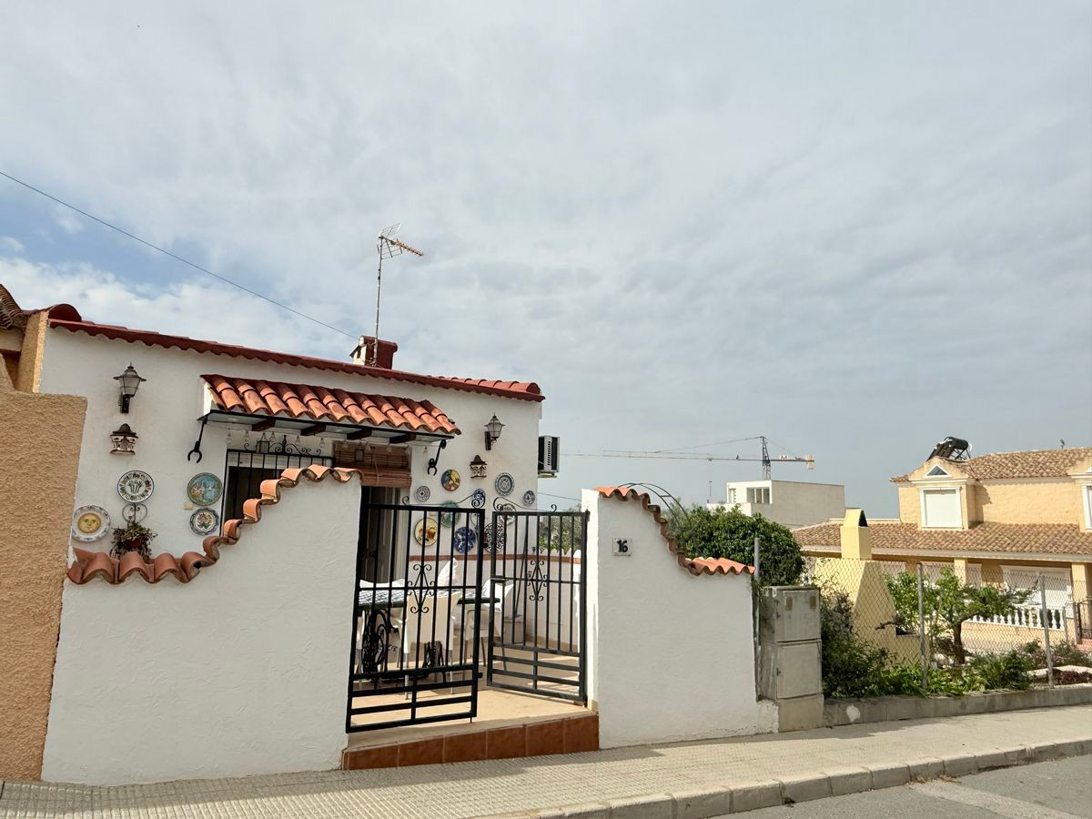 Se vende Pareada de 3 dormitorios en Costa Blanca, Alicante, España