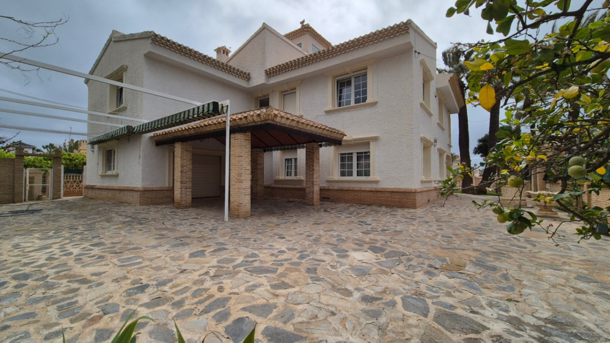 7 Bed Townhouse for sale in Orihuela Costa Blanca, Alicante, Spain
