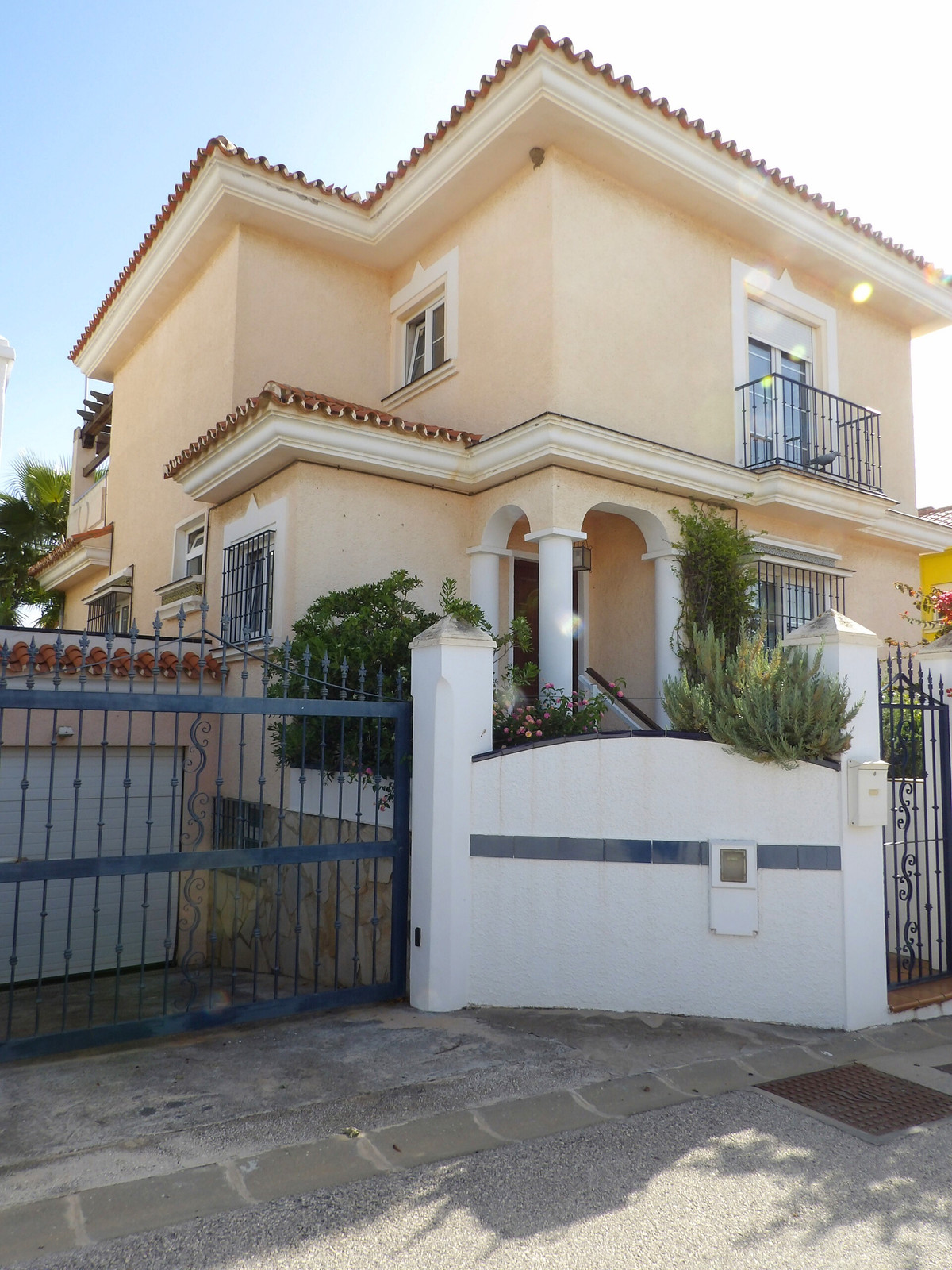 3 Bed Townhouse for sale in Fuengirola Costa Del Sol, Málaga, Spain