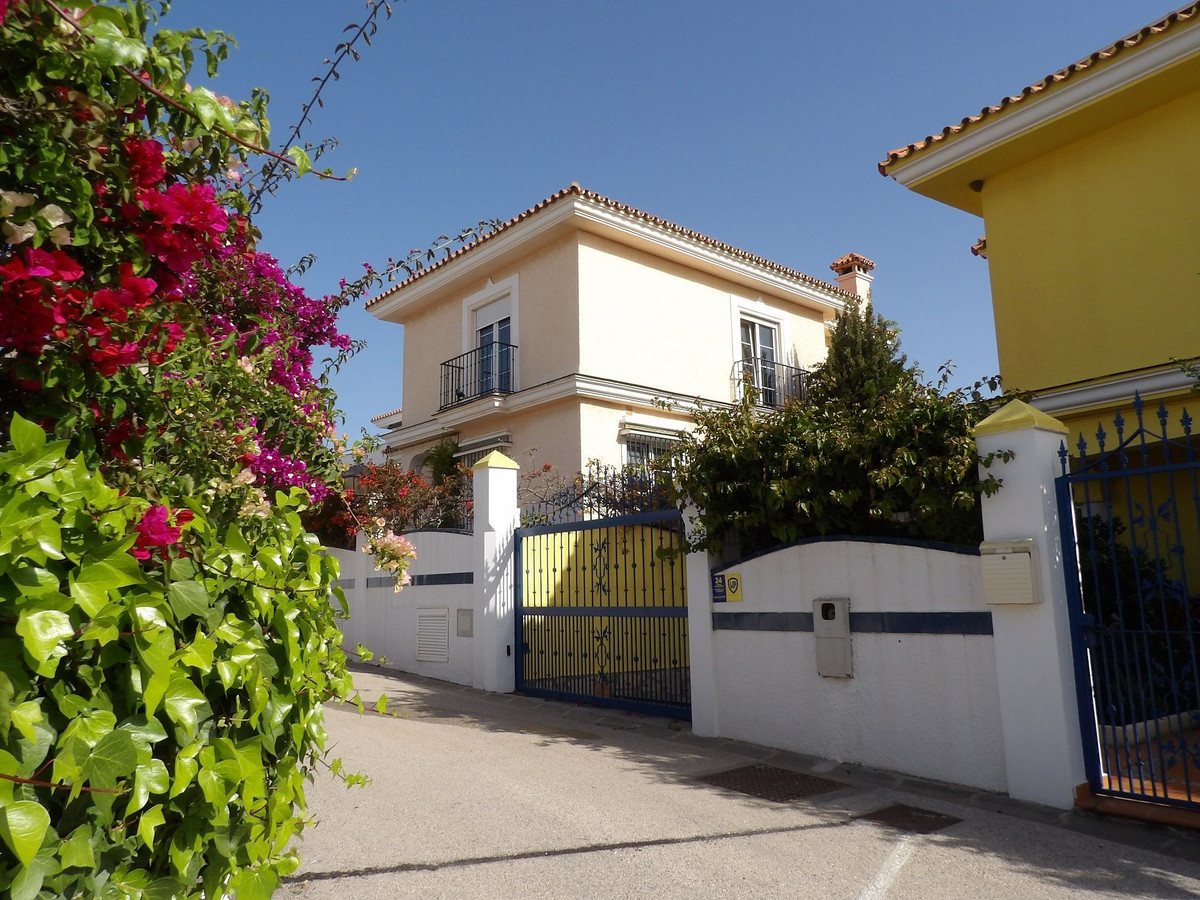 3 Bed Townhouse for sale in Fuengirola Costa Del Sol, Málaga, Spain