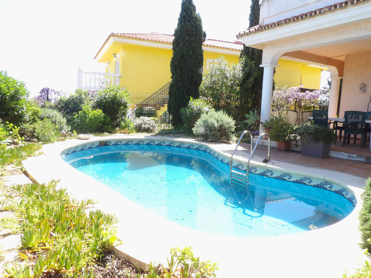 3 Bed Townhouse for sale in Fuengirola Costa Del Sol, Málaga, Spain