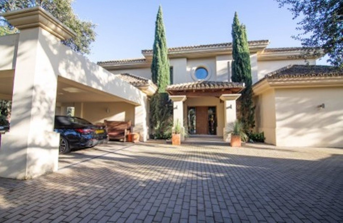 Se vende Villa - Chalet de 5 dormitorios en Costa Del Sol, Cadiz, España
