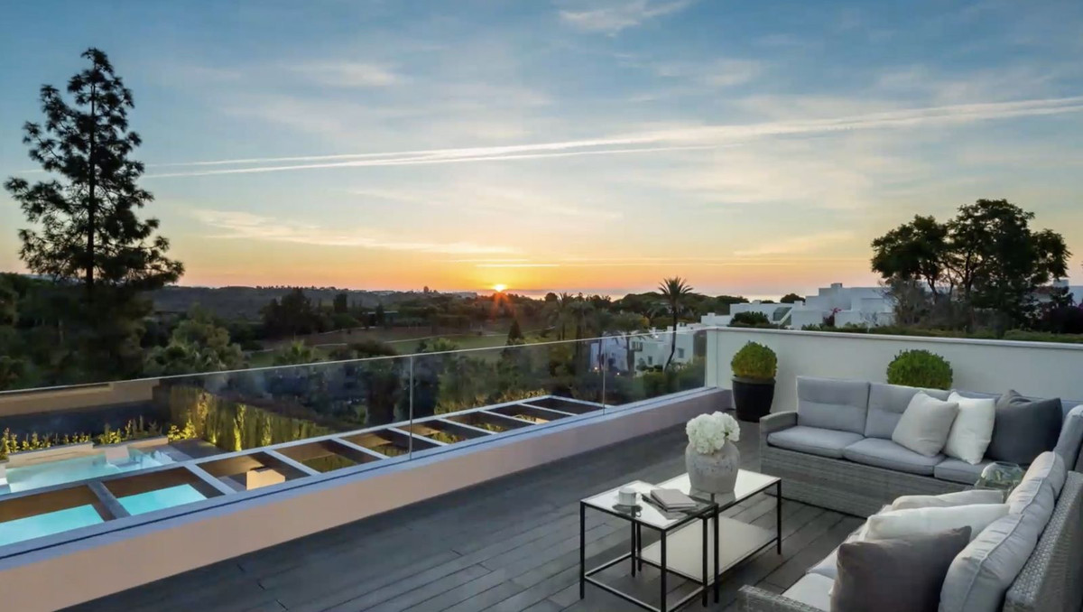 Se vende Villa - Chalet de 5 dormitorios en Costa Del Sol, Málaga, España