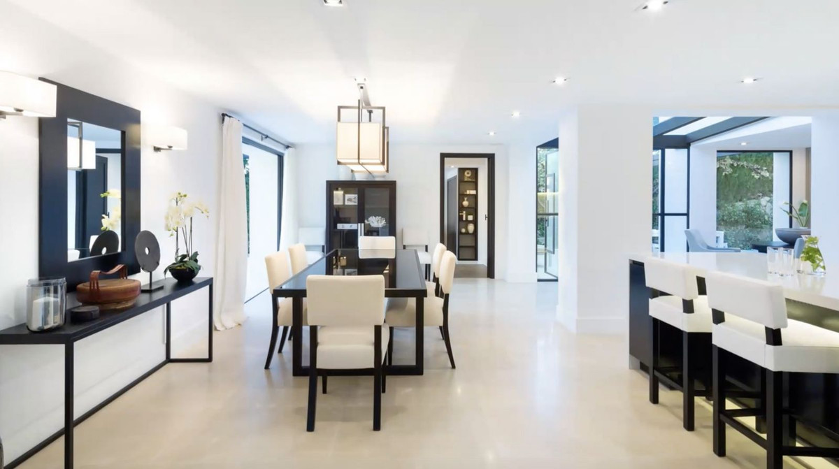 Se vende Villa - Chalet de 5 dormitorios en Costa Del Sol, Málaga, España