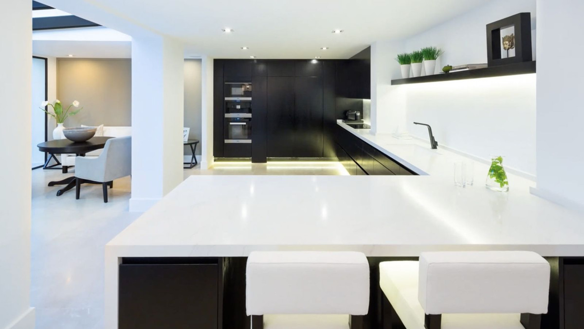 Se vende Villa - Chalet de 5 dormitorios en Costa Del Sol, Málaga, España