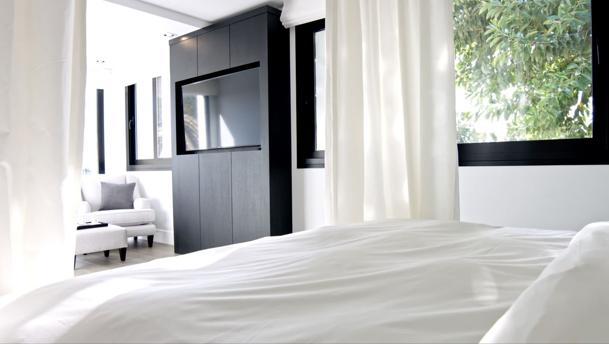 Se vende Villa - Chalet de 5 dormitorios en Costa Del Sol, Málaga, España