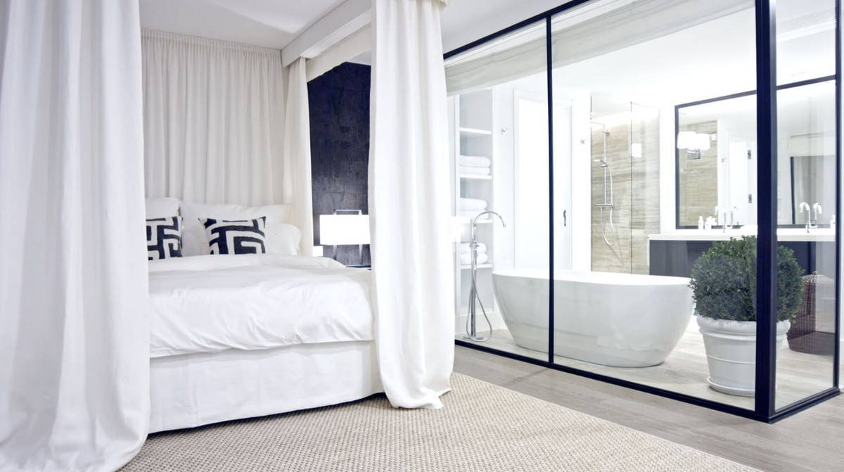 Se vende Villa - Chalet de 5 dormitorios en Costa Del Sol, Málaga, España